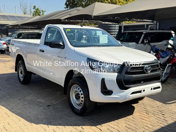 2025 - Toyota  Hilux