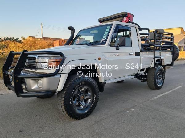 2017 Toyota  Land Cruiser 79