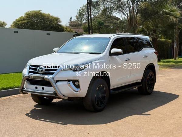 2020 - Toyota  Fortuner