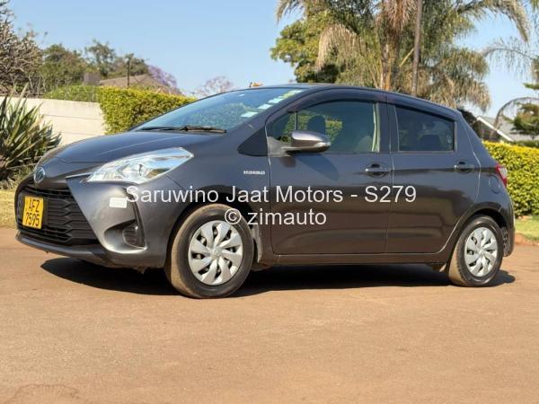2017 Toyota  Vitz