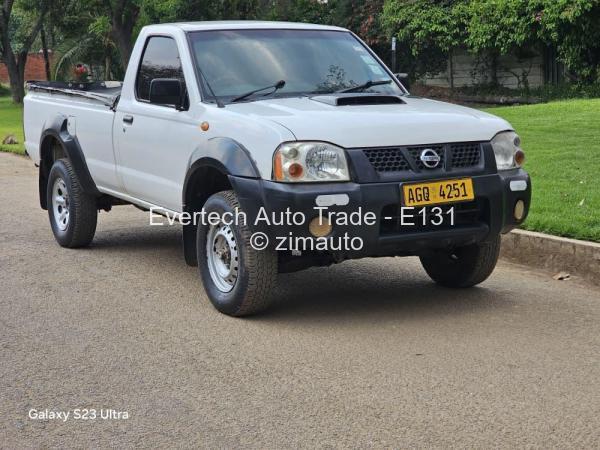 2013 Nissan  NP300 Hardbody