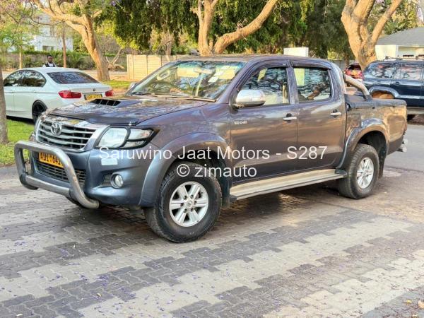 2015 - Toyota  Hilux