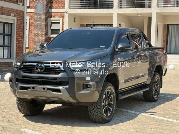 2022 - Toyota  Hilux