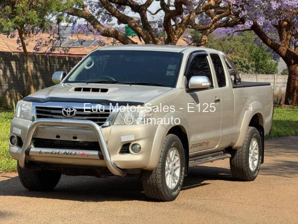 2015 - Toyota  Hilux