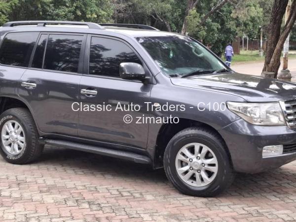 2010 Toyota  Land Cruiser 200