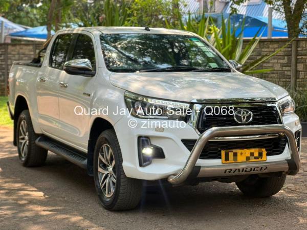 2017 - Toyota  Hilux