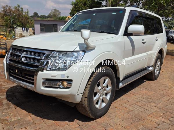 2015 Mitsubishi  Pajero