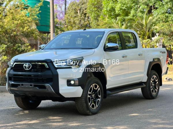 2025 Toyota  HILUX REVO