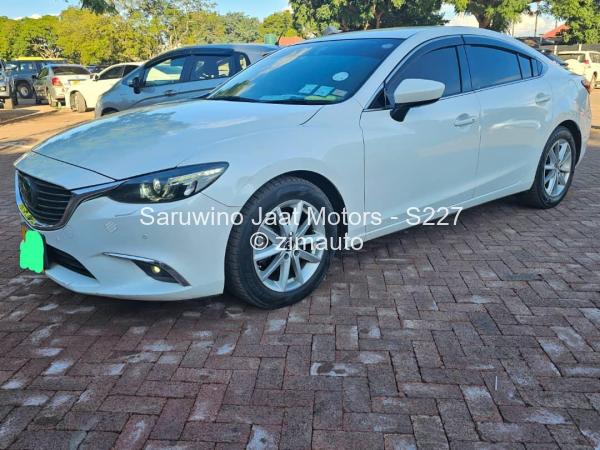 2017 - Mazda  axela