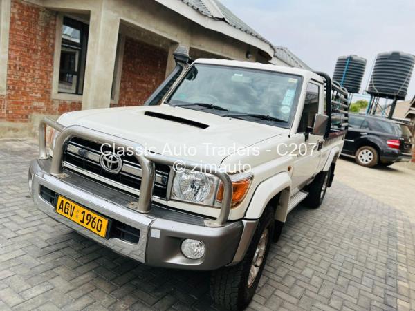 2017 Toyota  Land Cruiser