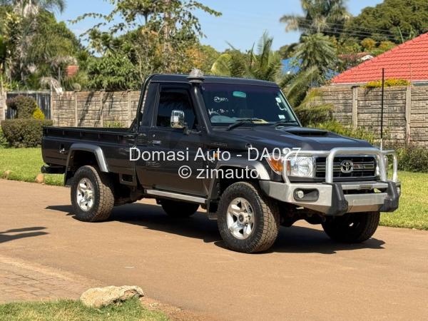 2017 Toyota  Land Cruiser 79