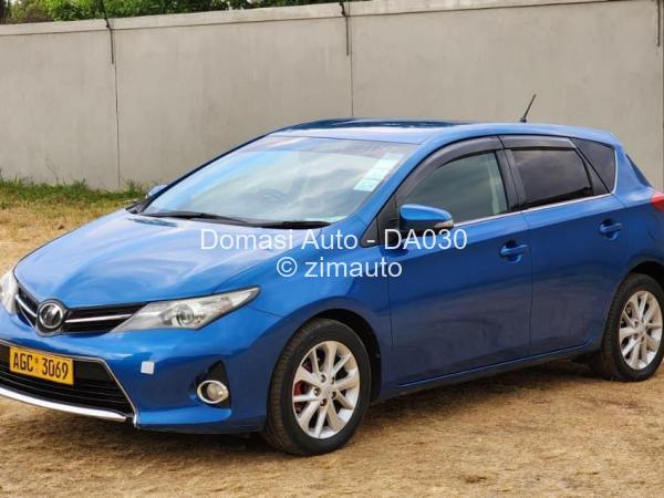 2013 - Toyota  Auris