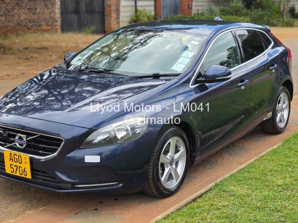 2015 - Volvo  V40