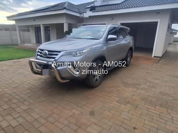 2019 - Toyota  Hilux