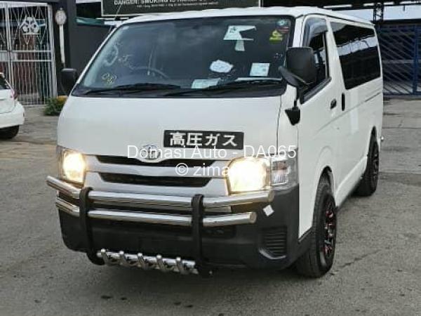 2017 - Toyota  Quantum