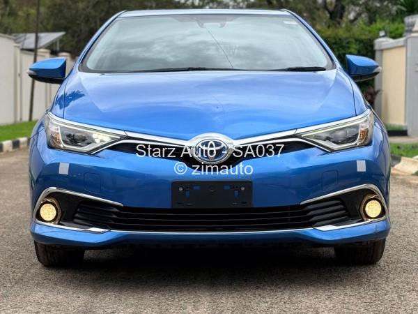 2016 - Toyota  Auris