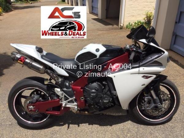 2009 Yamaha R1 (Big Bang)