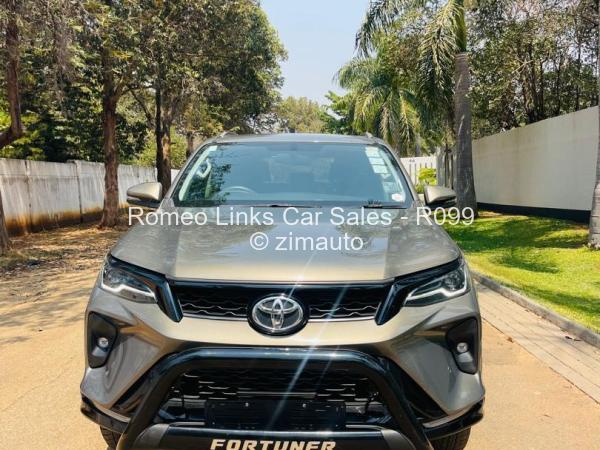 2023 - Toyota  Fortuner