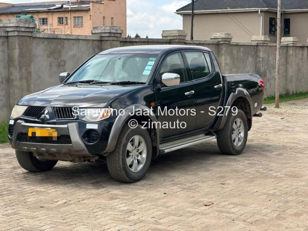 2001 Mitsubishi  Triton