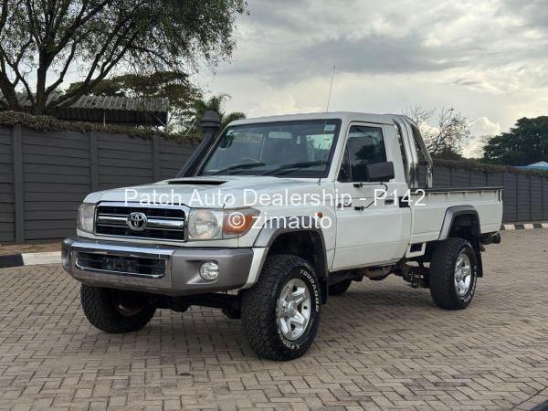 2013 Toyota  Land Cruiser