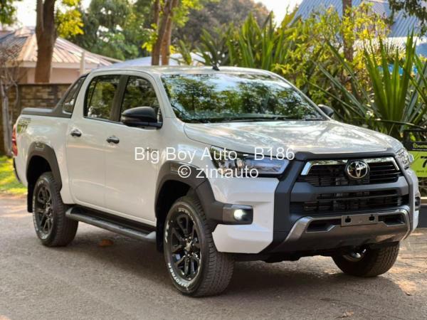 2025 Toyota  HILUX REVO
