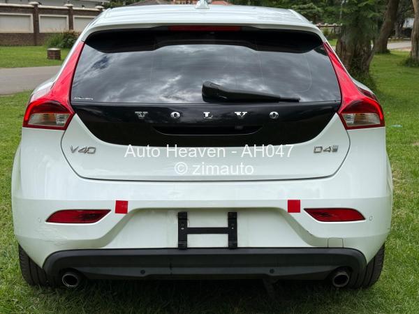 2017 Volvo  V40