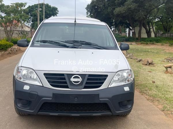 2017 Nissan  NP200