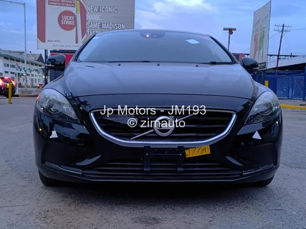 2016 Volvo  V40