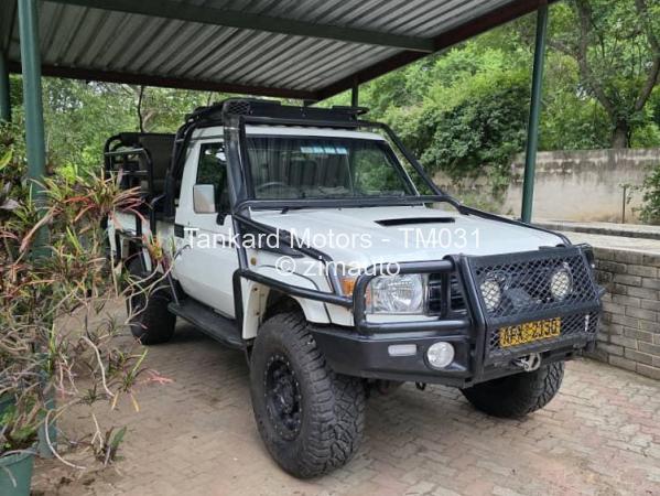 2017 Toyota  Land Cruiser 79