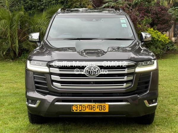 2023 - Toyota  Land Cruiser 300