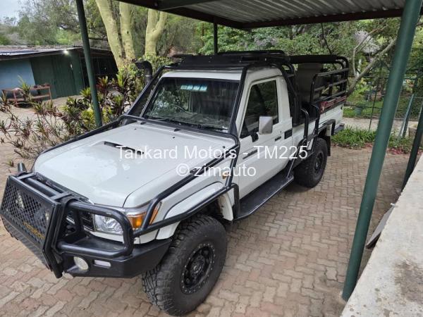 2017 Toyota  Land Cruiser