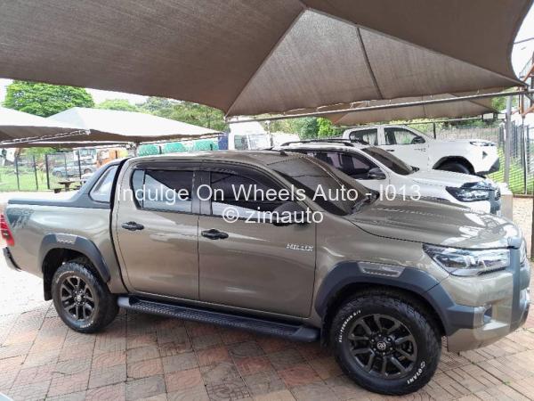 2022 - Toyota  Hilux