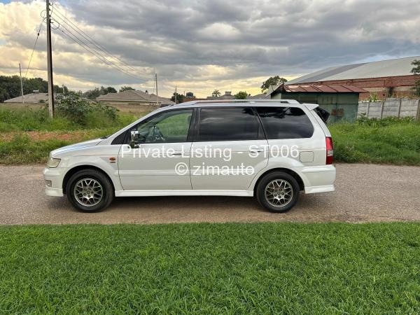 2001 Mitsubishi  Grandis