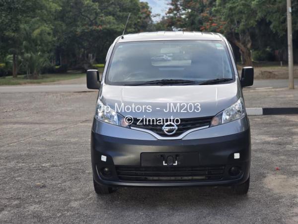 2017 Nissan  NV200