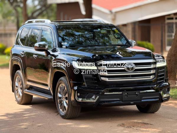 2023 - Toyota  Land Cruiser 300