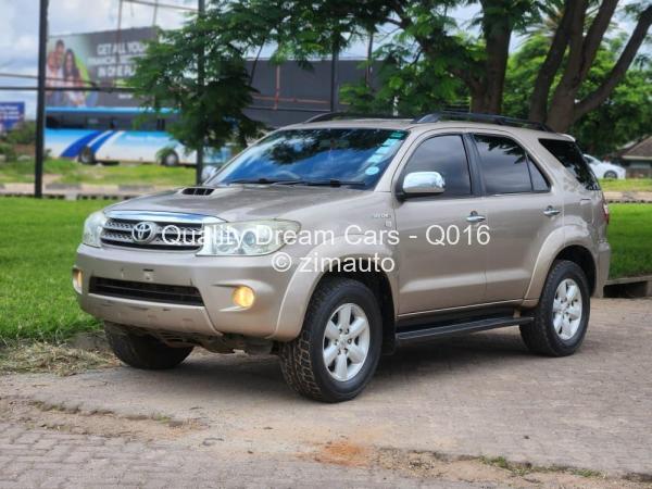 2010 Toyota  Fortuner