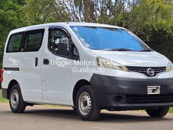2017 - Nissan  NV200