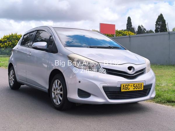 2013 Toyota  Vitz