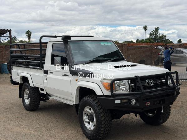 2015 Toyota  Land Cruiser 79