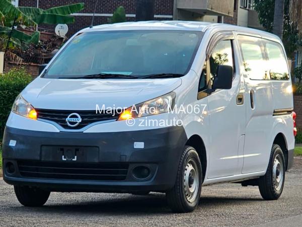 2017 Nissan  NV200