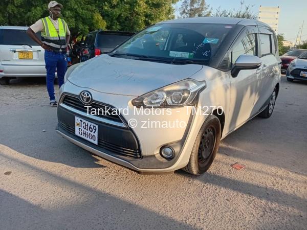 2017 Toyota  Sienta