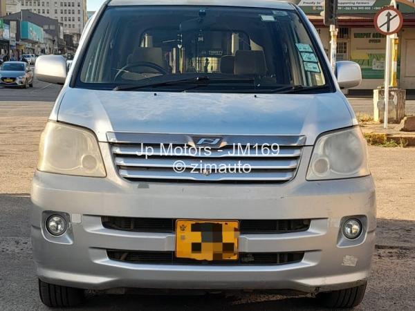 2004 Toyota  Noah