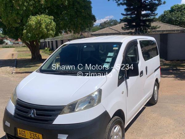 2016 Nissan  NV200