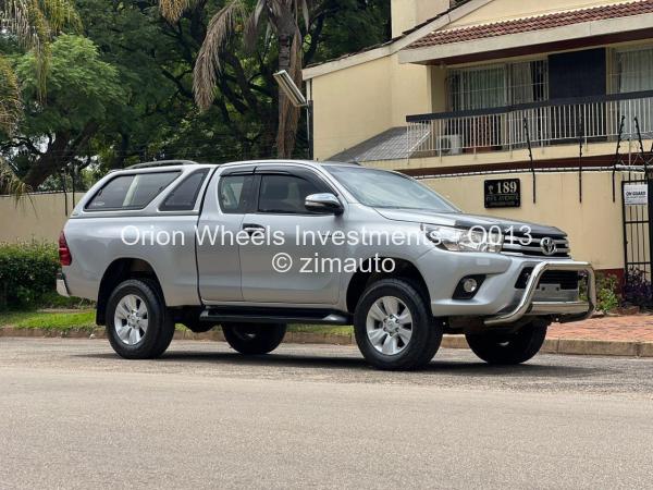 2016 - Toyota  Hilux