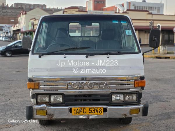 1999 Toyota  Dyna