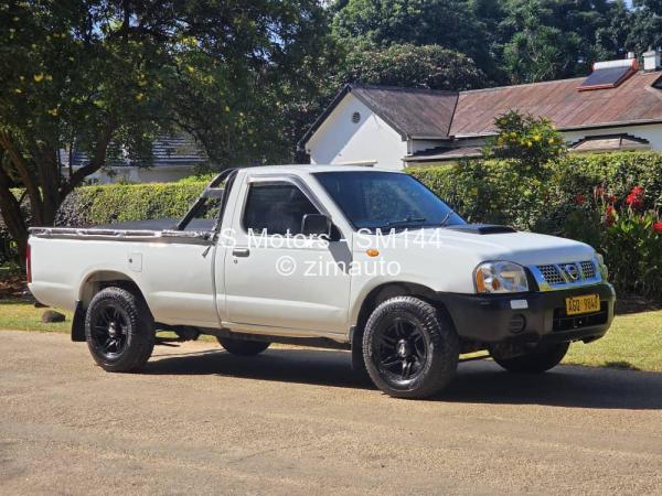 2013 Nissan  Hardbody