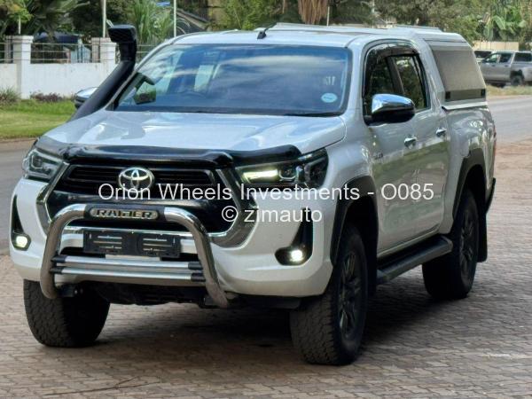 2021 - Toyota  Hilux