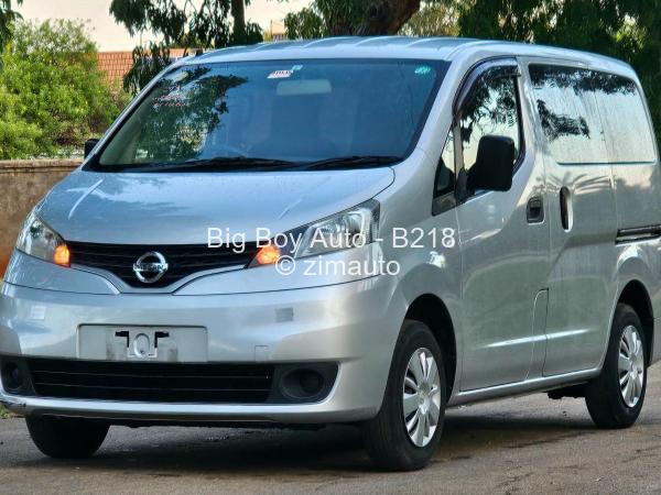 2017 Nissan  NV200