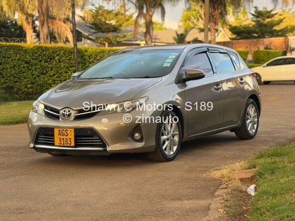 2013 - Toyota  Auris