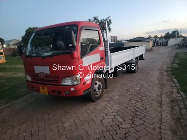 2004 Toyota  Dyna